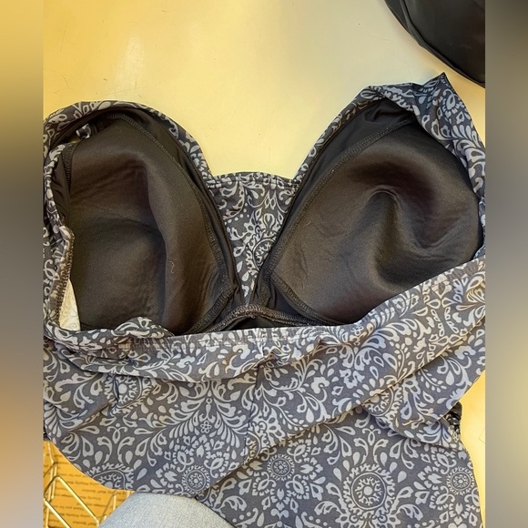 Miraclesuit Ruched Tummy Control Grey Floral Pattern One Piece Swimsuit sz 20 - Picture 7 of 7